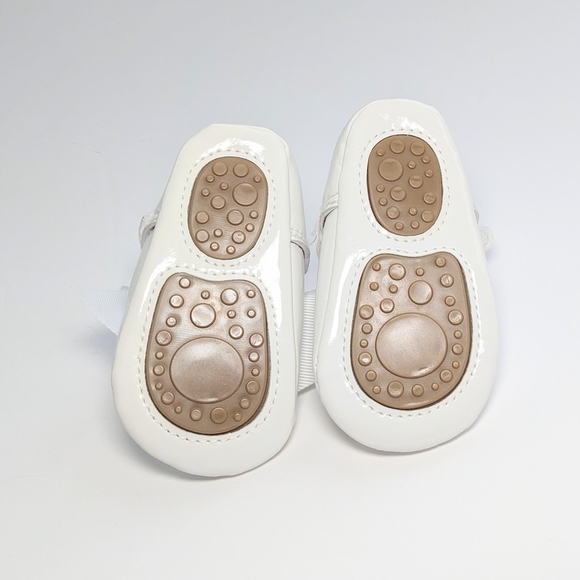 Elegant White Patten Leather Baby Shoes with Bow - Picture 6 of 8